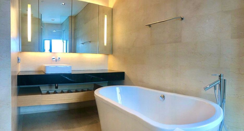 À vendre 2 chambres condo à Sathon, Bangkok