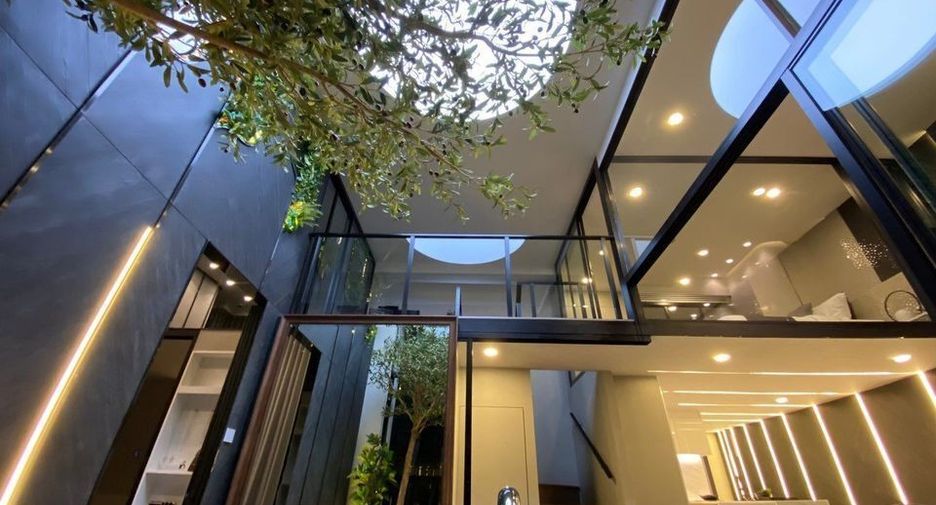 For sale 3 bedrooms condo in Watthana, Bangkok