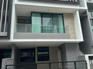 Reihenhaus zum Kauf mit 3 Zimmer in Saphan Sung, Bangkok