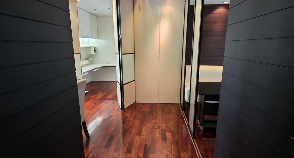 For sale 2 bedrooms condo in Watthana, Bangkok