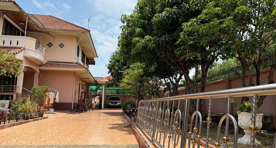 For sale 5 bedrooms house in Thawi Watthana, Bangkok