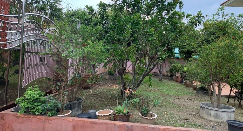 For sale 5 bedrooms house in Thawi Watthana, Bangkok