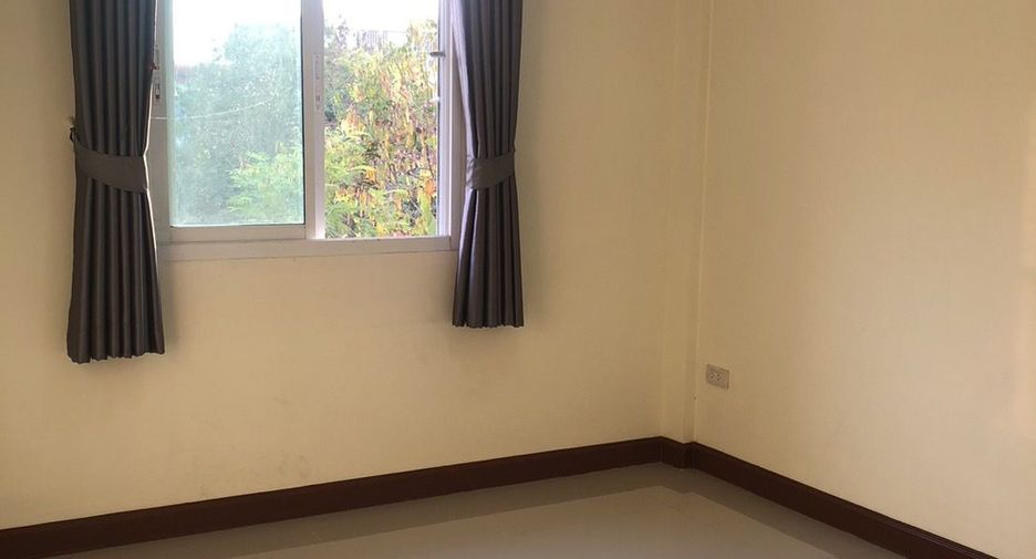Casa adosada en alquiler de 3 habitaciones en Pluak Daeng, Rayong