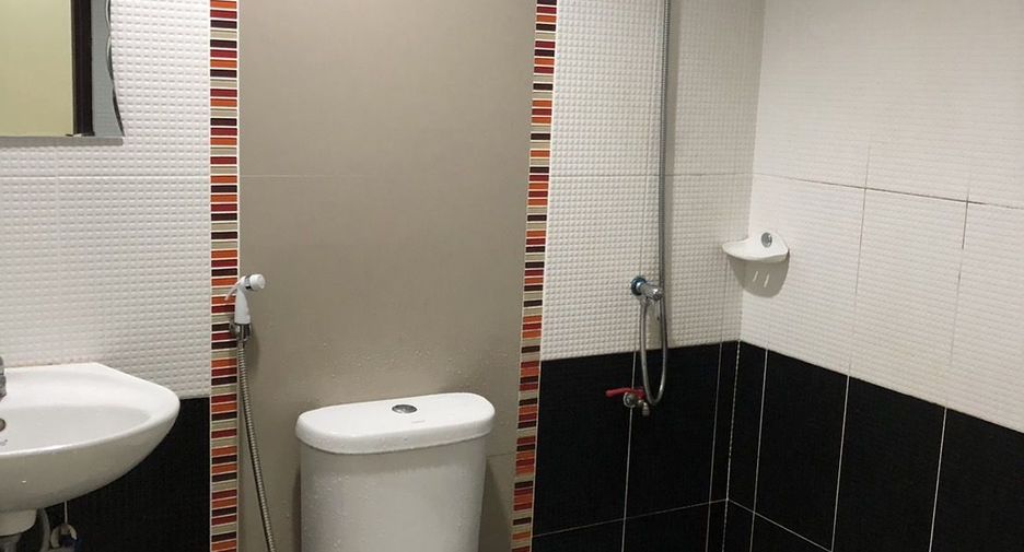 Reihenhaus zur Miete mit 3 Zimmer in Pluak Daeng, Rayong