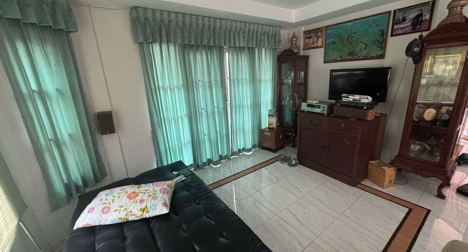 Casa en alquiler de 3 habitaciones en Mueang Pathum Thani, Pathum Thani