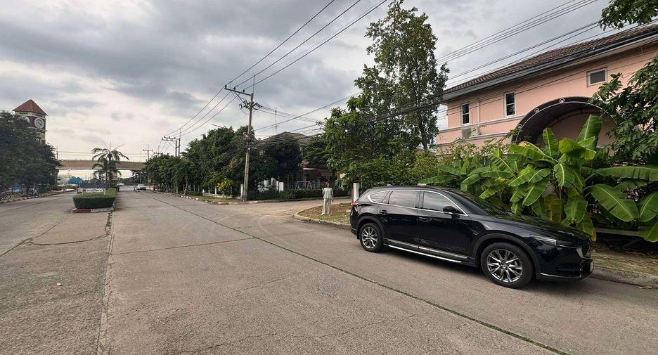 Casa en alquiler de 3 habitaciones en Mueang Pathum Thani, Pathum Thani