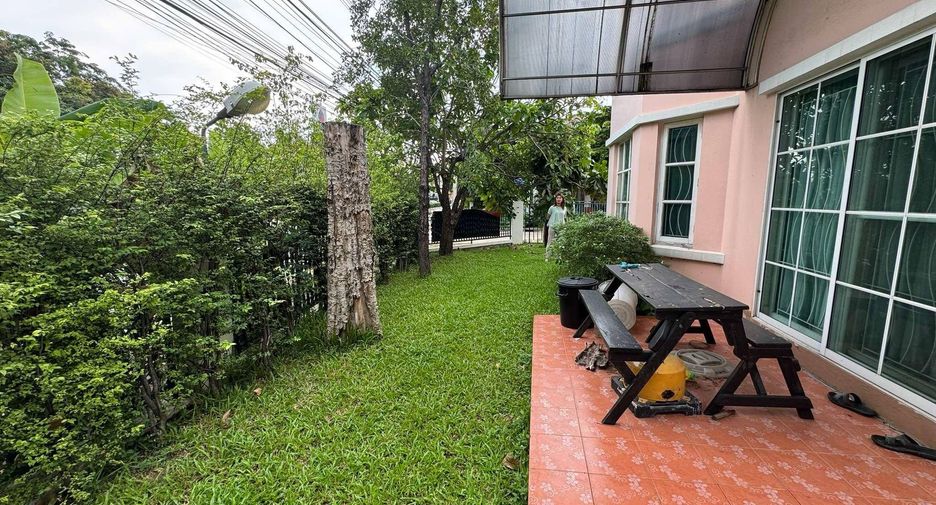 Casa en alquiler de 3 habitaciones en Mueang Pathum Thani, Pathum Thani