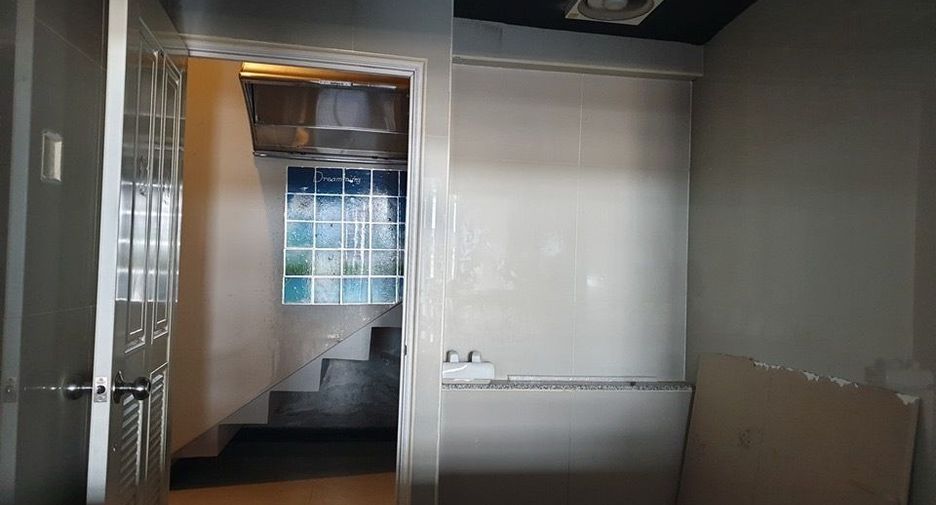 For rent 5 bedrooms retail Space in Mueang Nakhon Ratchasima, Nakhon Ratchasima
