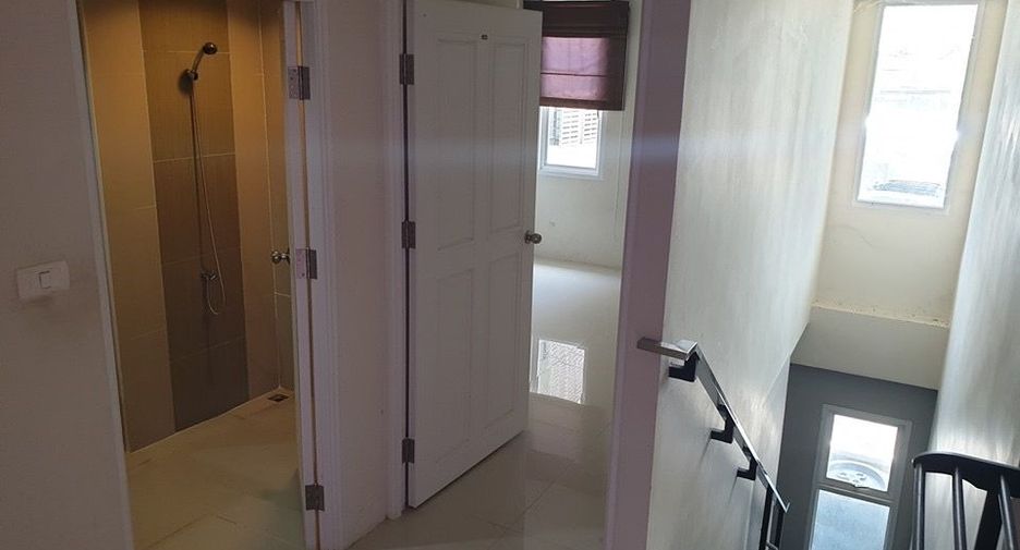 For rent 5 bedrooms retail Space in Mueang Nakhon Ratchasima, Nakhon Ratchasima
