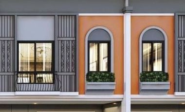 À vendre 3 chambres maison de ville à Lat Krabang, Bangkok