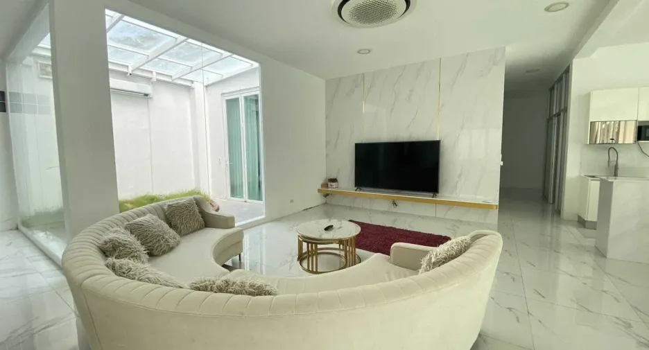 For rent 4 bedrooms villa in Mueang Phuket, Phuket