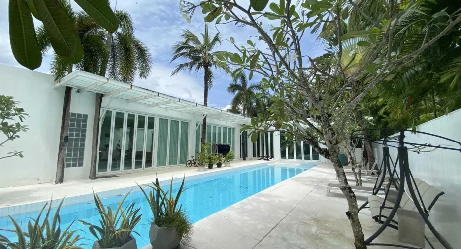 For rent 4 bedrooms villa in Mueang Phuket, Phuket