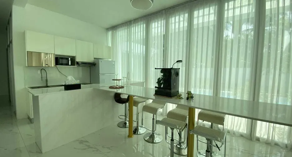 For rent 4 bedrooms villa in Mueang Phuket, Phuket