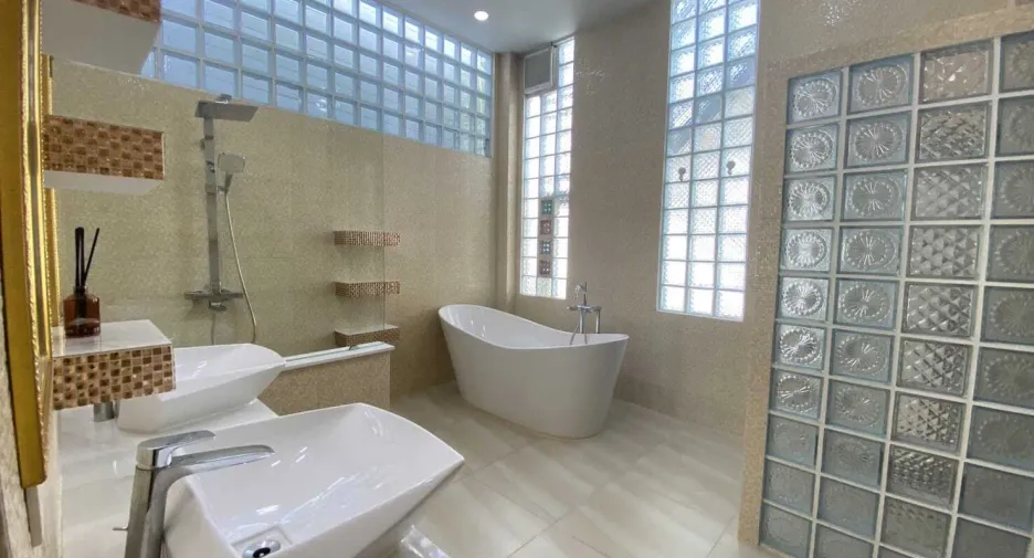 For rent 4 bedrooms villa in Mueang Phuket, Phuket