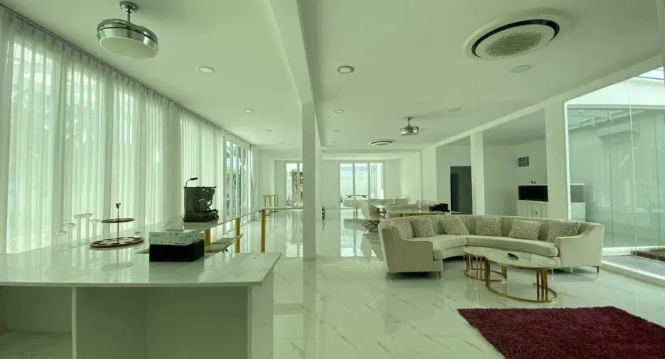 For rent 4 bedrooms villa in Mueang Phuket, Phuket