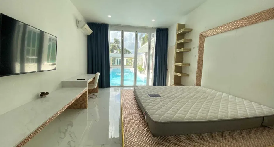 For rent 4 bedrooms villa in Mueang Phuket, Phuket