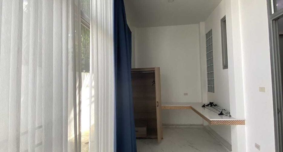 For rent 4 bedrooms villa in Mueang Phuket, Phuket