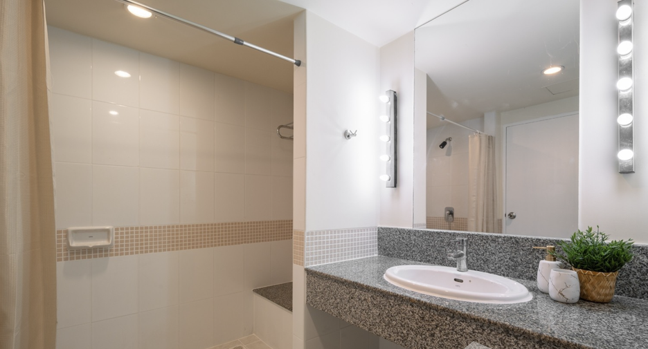 For sale 1 bed condo in Yan Nawa, Bangkok