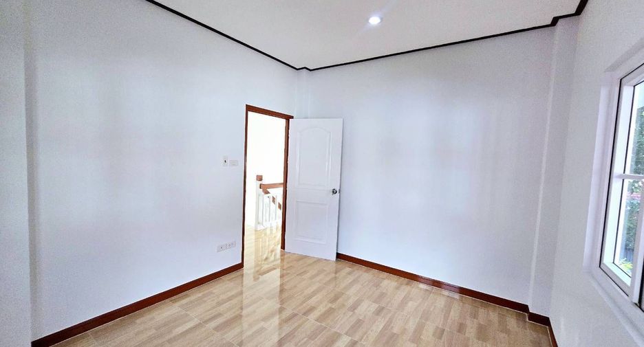 For sale 3 bedrooms house in Khlong Sam Wa, Bangkok