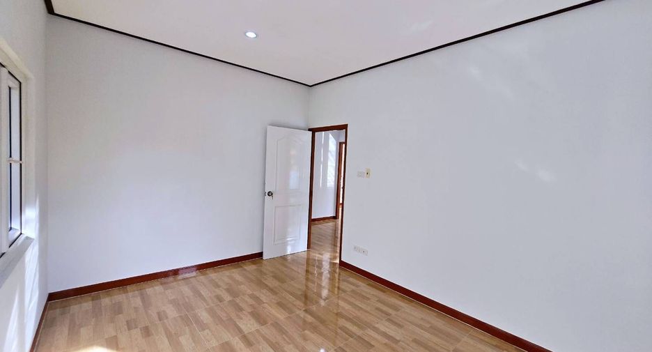 For sale 3 bedrooms house in Khlong Sam Wa, Bangkok