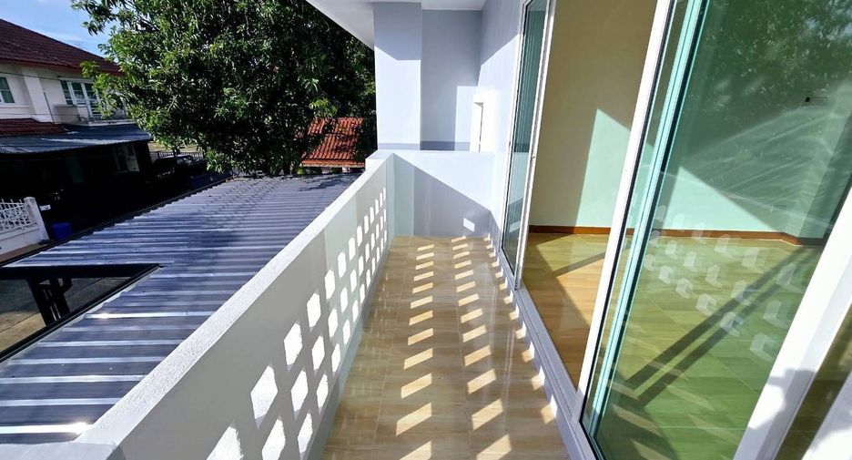 For sale 3 bedrooms house in Khlong Sam Wa, Bangkok