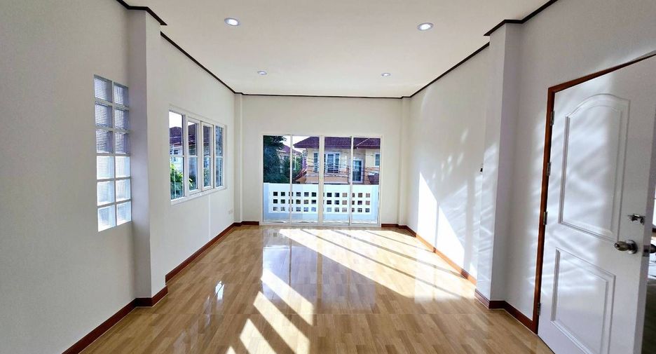 For sale 3 bedrooms house in Khlong Sam Wa, Bangkok