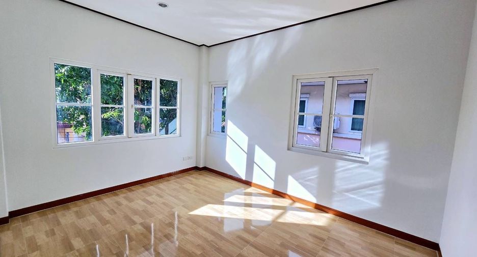 For sale 3 bedrooms house in Khlong Sam Wa, Bangkok