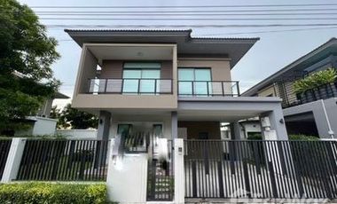 For sale 4 bedrooms house in Khan Na Yao, Bangkok