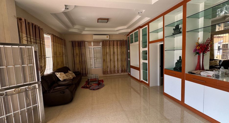 Casa en venta de 3 habitaciones en Ban Bueng, Chonburi