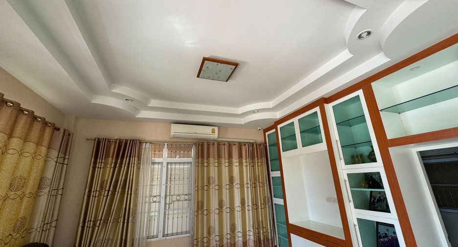 Casa en venta de 3 habitaciones en Ban Bueng, Chonburi