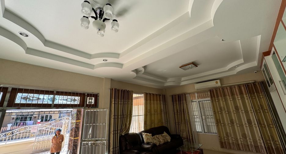 Casa en venta de 3 habitaciones en Ban Bueng, Chonburi