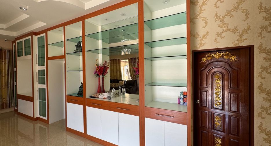 Casa en venta de 3 habitaciones en Ban Bueng, Chonburi