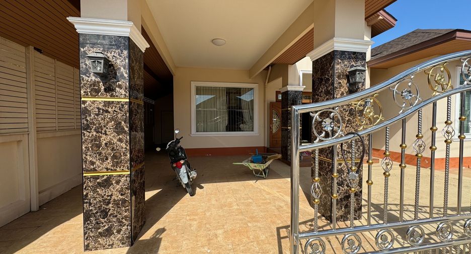 Casa en venta de 3 habitaciones en Ban Bueng, Chonburi