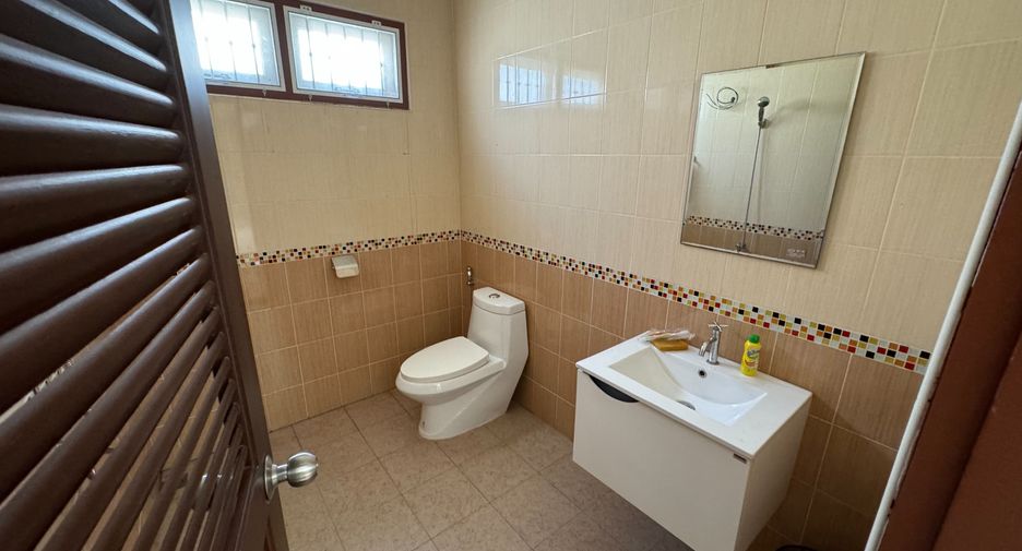 Casa en venta de 3 habitaciones en Ban Bueng, Chonburi