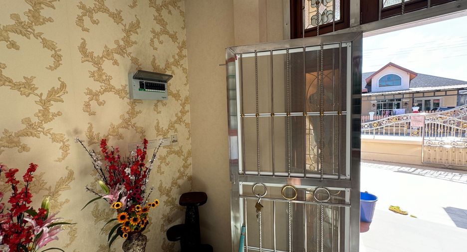 Casa en venta de 3 habitaciones en Ban Bueng, Chonburi