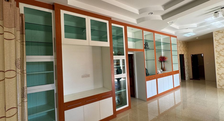 Casa en venta de 3 habitaciones en Ban Bueng, Chonburi
