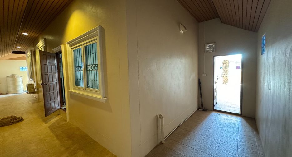 Casa en venta de 3 habitaciones en Ban Bueng, Chonburi