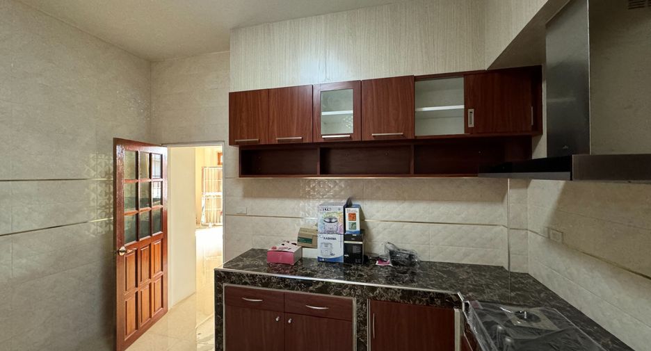 Casa en venta de 3 habitaciones en Ban Bueng, Chonburi