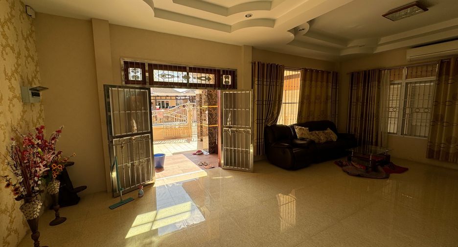Casa en venta de 3 habitaciones en Ban Bueng, Chonburi