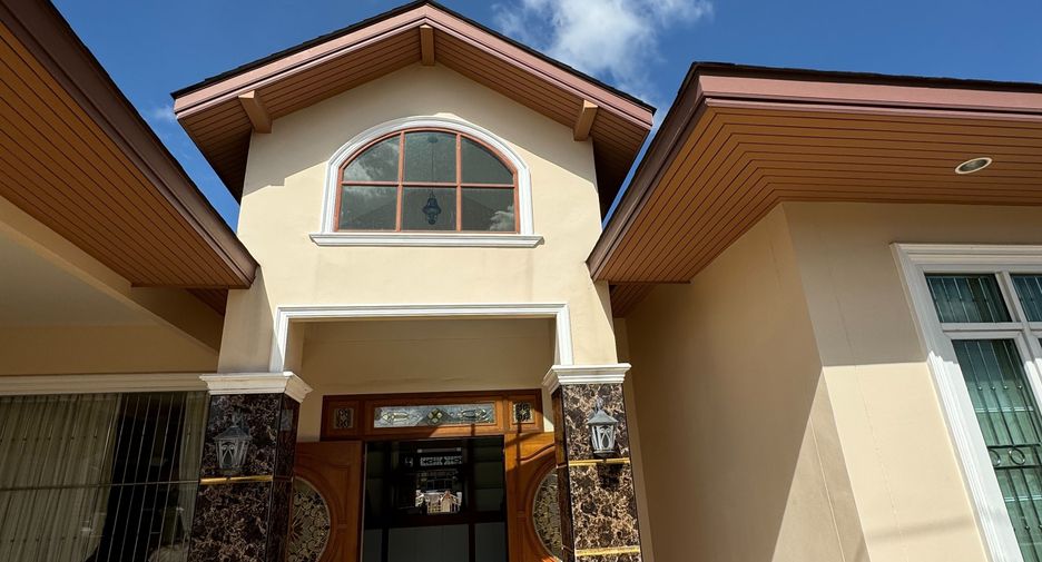 Casa en venta de 3 habitaciones en Ban Bueng, Chonburi