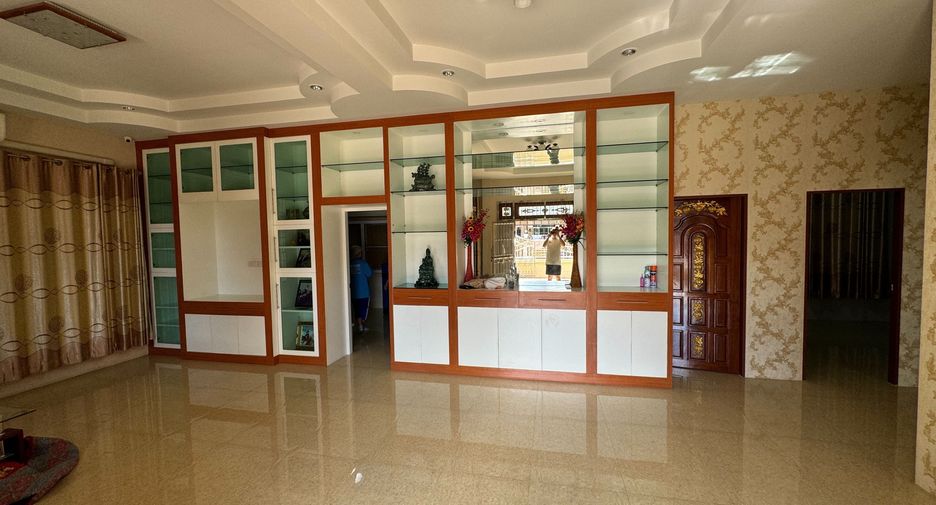 Casa en venta de 3 habitaciones en Ban Bueng, Chonburi