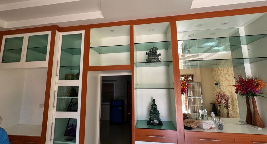 Casa en venta de 3 habitaciones en Ban Bueng, Chonburi