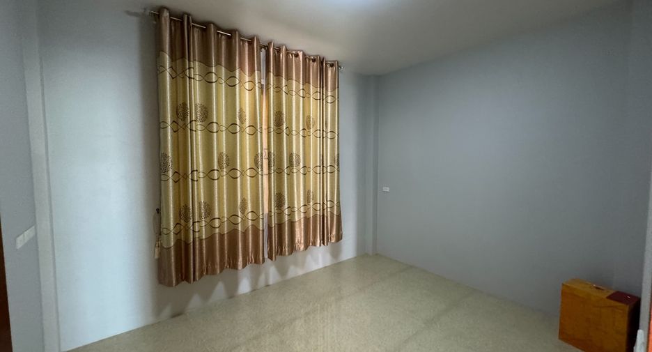 Casa en venta de 3 habitaciones en Ban Bueng, Chonburi