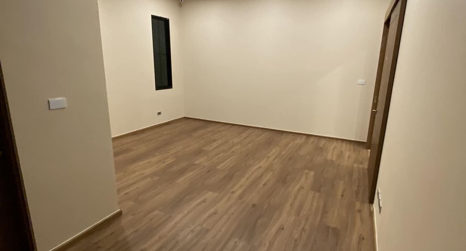 For sale 5 bedrooms house in Thawi Watthana, Bangkok