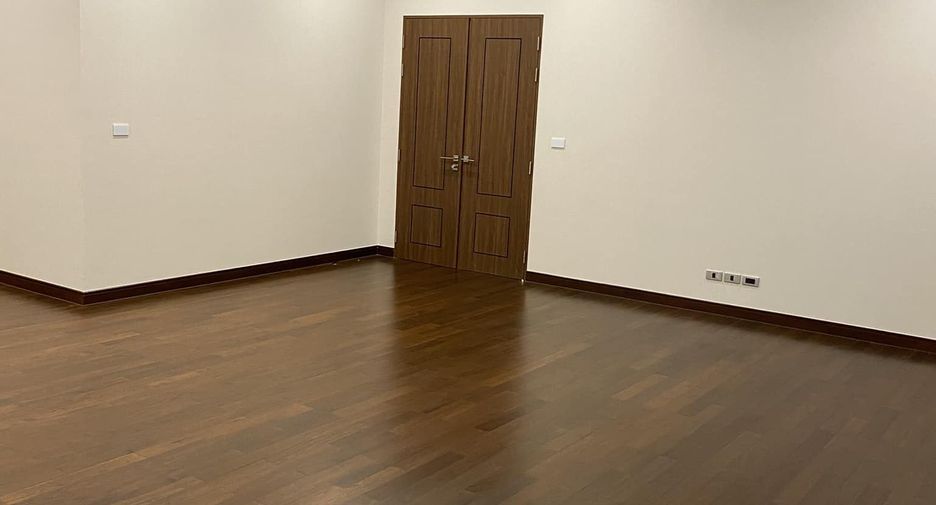 For sale 5 bedrooms house in Thawi Watthana, Bangkok