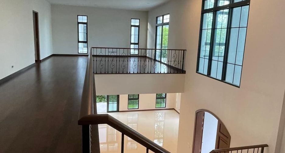 For sale 5 bedrooms house in Thawi Watthana, Bangkok