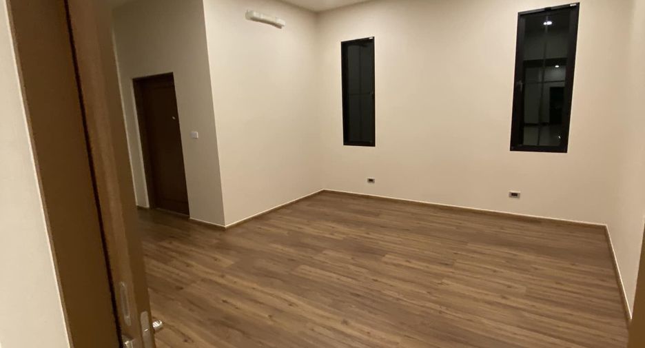 For sale 5 bedrooms house in Thawi Watthana, Bangkok