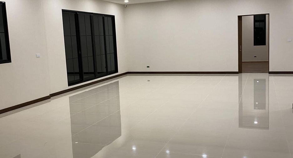 For sale 5 bedrooms house in Thawi Watthana, Bangkok
