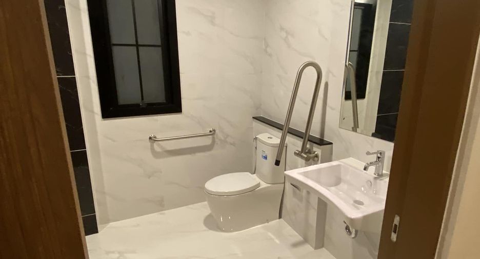 For sale 5 bedrooms house in Thawi Watthana, Bangkok