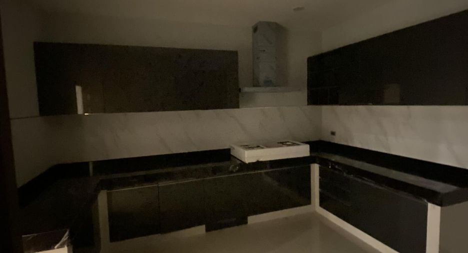 For sale 5 bedrooms house in Thawi Watthana, Bangkok
